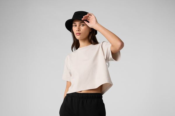 How to Choose the Right T-Shirt for Your Merch: Fabric, Weight, and Fit