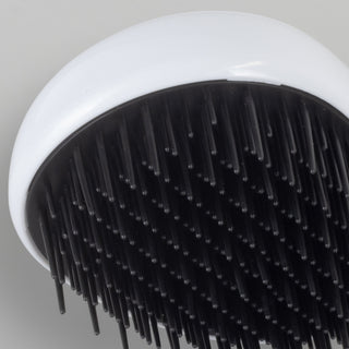 Silken Hair Detangler (White) — Detail